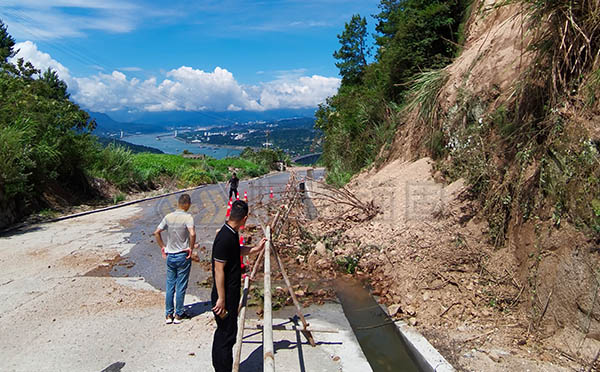 公路路基路面水毀 公路路基路面水毀